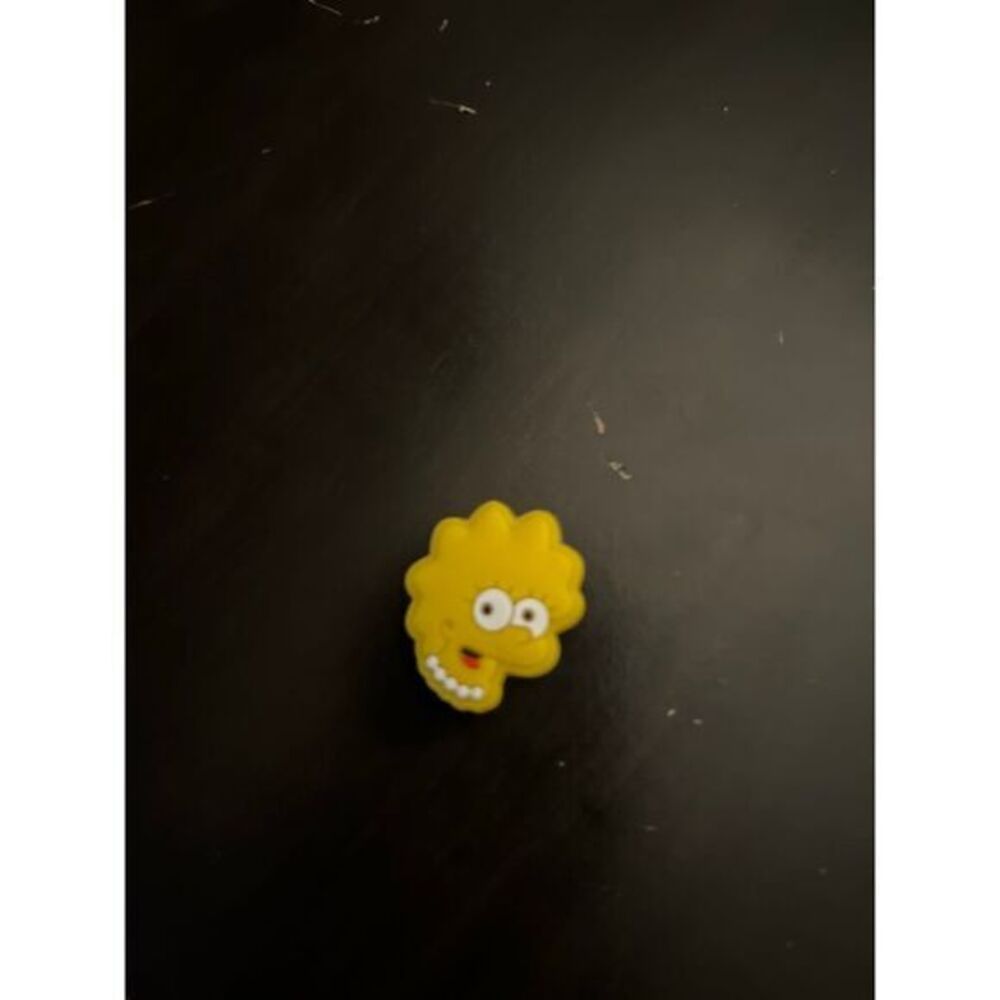 Lisa‎ Simpson croc charm